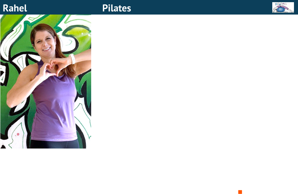 Rahel                              Pilates   Hallo Ich heisse Rahel und bin in Österreich zur Welt gekommen, wo ich meine Kindheit  verbrachte. Während meiner Jugend habe ich mit meiner Familie in Amerika gelebt.  Mit 18 kam ich dann in die Heimat meiner Mutter, die Schweiz. Seither lebe ich,  inzwischen mit meiner eigenen Familie, in Wiler. Sport, Bewegung und Musik sind,  seit ich mich zurückerinnern kann, ein Teil von meinem Leben. Gestartet mit einem  Sportkindergarten, ging ich weiter zum Schwimmsport und Tanzen. Mit 12 bis 18  habe ich mich dann ausschliesslich dem Schwimmsport gewidmet. Während dieser  Zeit wurde Pilates ein Teil meines Trainingsplans, um die Rumpfstabilität zu  verbessern.  Sport ist immer noch meine Leidenschaft und ist in meinem Alltag nicht  wegzudenken. Darum habe ich mich im Jahr 2021 entschieden, meine Leidenschaft  zum Beruf zu machen.   Pilates ist ein Training der tiefen Rumpfmuskeln, welches mit oder ohne Kleingeräte  (Pilatesring, Rolle, Theraband und Ball) durchgeführt wird. Ziel dieses Trainings ist,  die gesamte tragende und stützende Muskulatur des Oberkörpers sowie des  Beckenbodens zu stärken.  Mein Ziel in jeder Pilates-Stunde ist, die ganze Wirbelsäule zu lösen und alle  Muskeln gezielt zu stärken, sodass ihr aufrecht, mit einem entspannten Gefühl den  Tanzraum wieder verlässt. Muskelkater nicht ausgeschlossen ;D. Pilates kann auch bei chronischen Rückenbeschwerden, sowie  Beckenbodenschwäche helfen und wird häufig vom Hausarzt als Therapie  empfohlen. Habt auch ihr Lust auf eine bessere Haltung? Oder wollt ihr schöne, schlanke  Muskeln aufbauen? Dann kommt vorbei! Ich freue mich auf euch.  